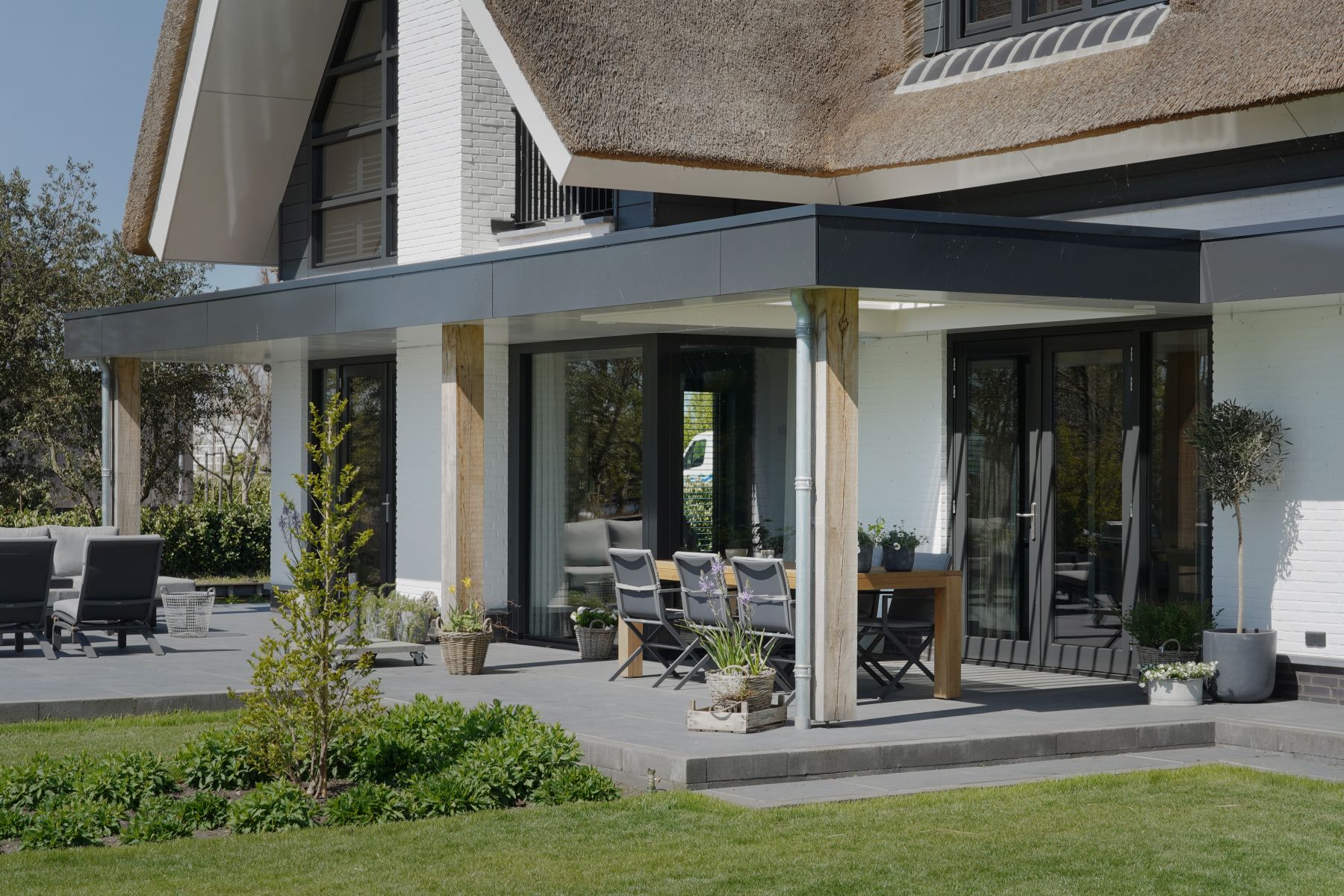 Landelijke-moderne-villa-op-een-schiereiland-in-Boskoop07