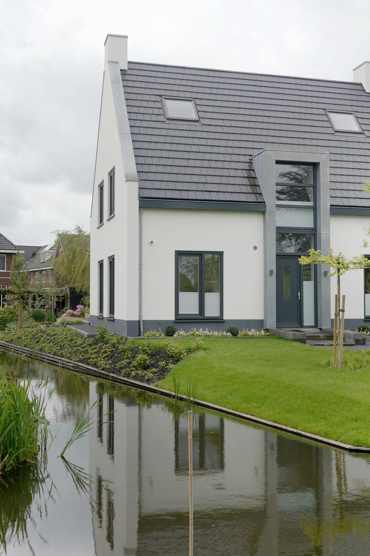 Moderne-vrijstaande-woning-met-klassieke-elementen-in-gouda-staand01