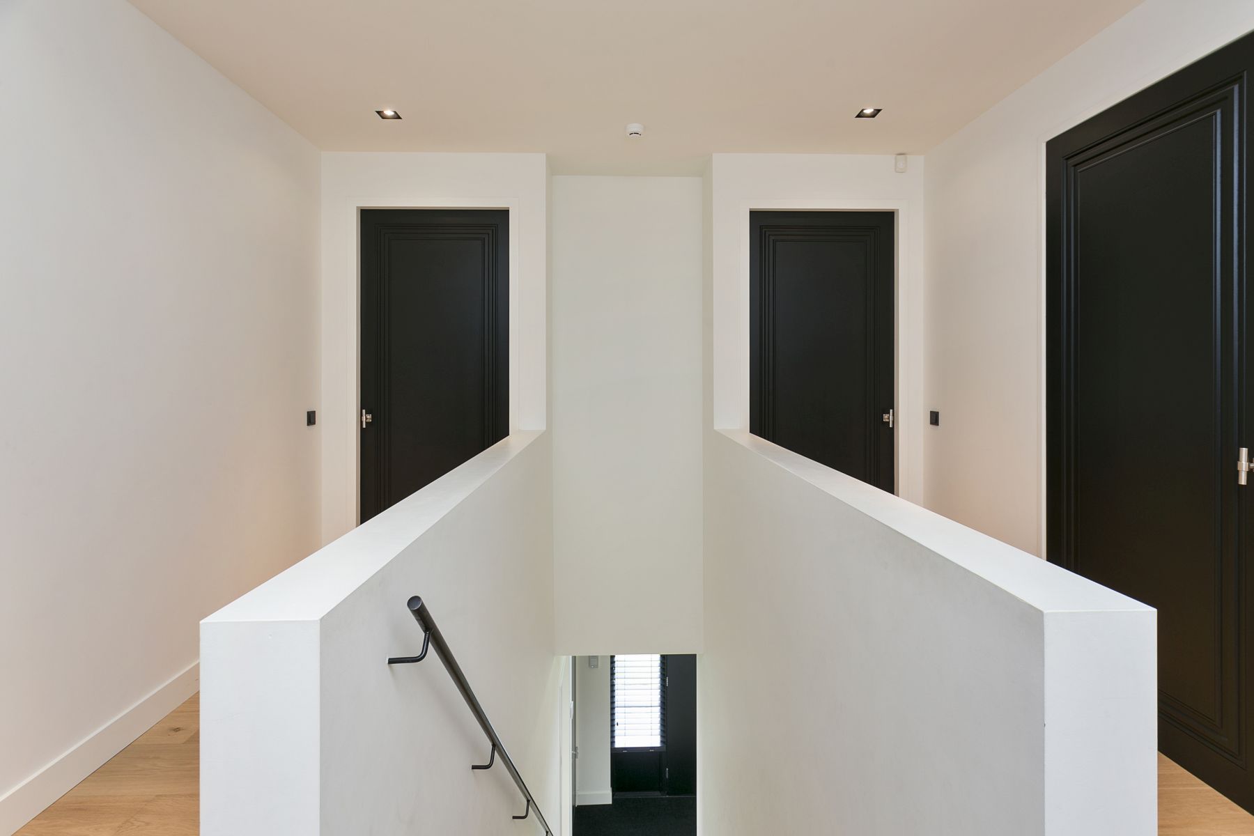 Rieten-villa-met-buitenzwembad-berkel-en-rodenrijs06